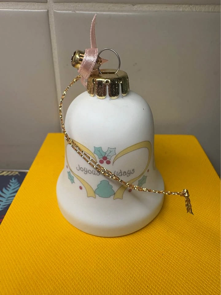 Precious Moments 1997 Joyous Holidays Bell Ornament - photo 3