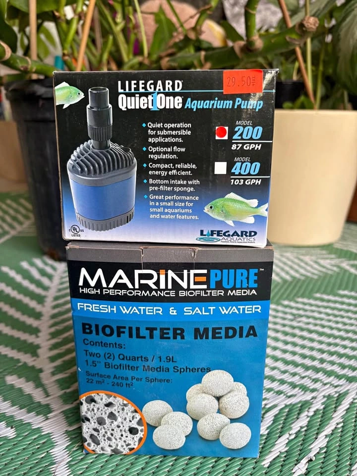 LIFEGARD Quiet One Aquarium Pump 200 & MarinePure Biofilter