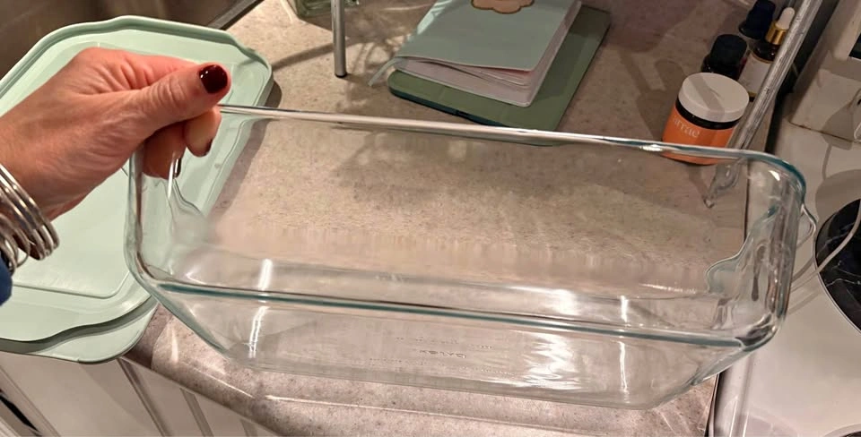 Pyrex Glass Baking Dish with Lid