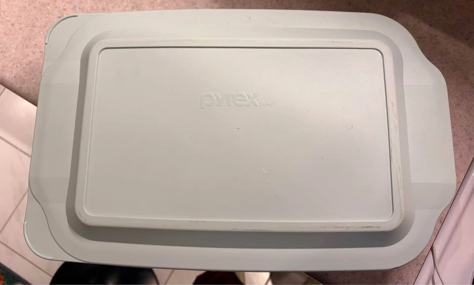 Pyrex Glass Baking Dish with Lid - photo 3