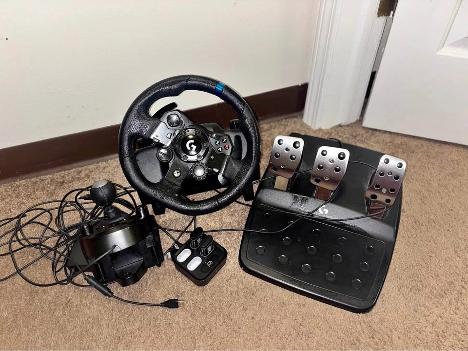 Logitech G923 Xbox Wheel Bundle + Shifter & Battery Packs