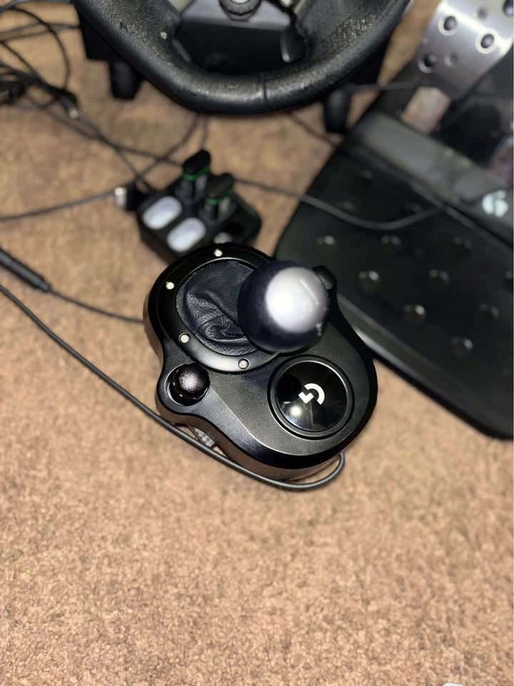 Logitech G923 Xbox Wheel Bundle + Shifter & Battery Packs - photo 2