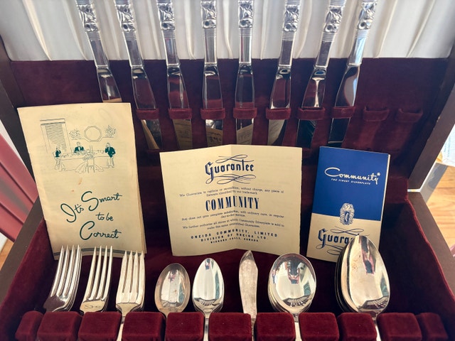 46-Piece "Morning Star" 1948 Silverware Set - photo 2