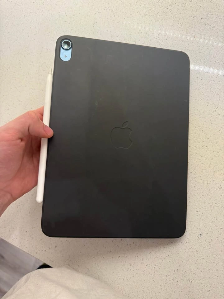 Apple iPad Air 5th Gen w/ Apple Pencil & Smart Cover - photo 2