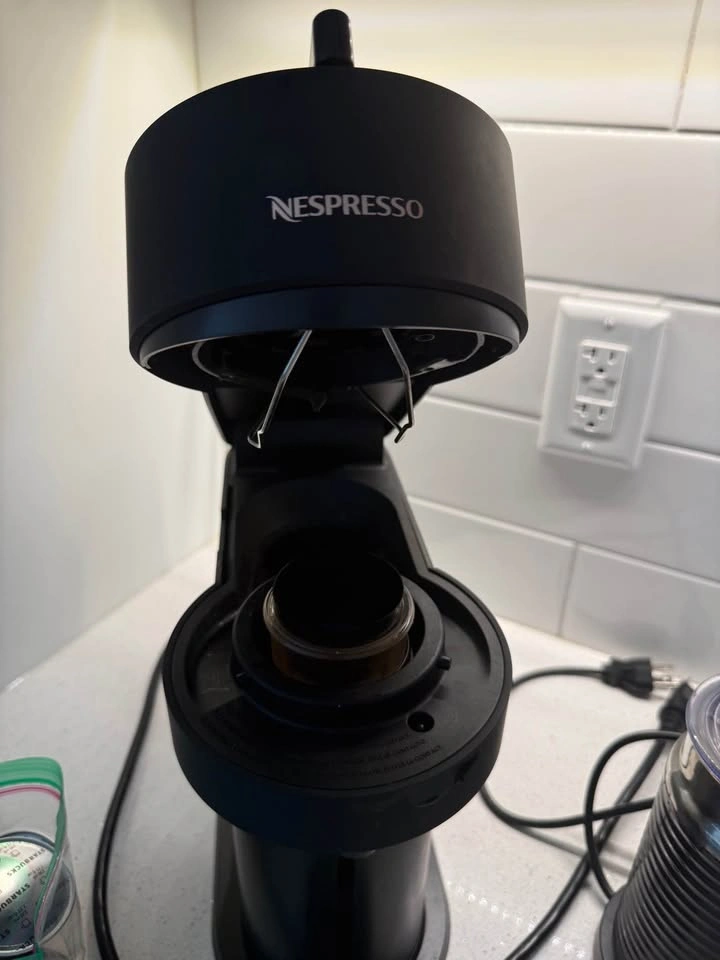 Nespresso Vertuo Next Coffee Machine & Aeroccino Frother - photo 2
