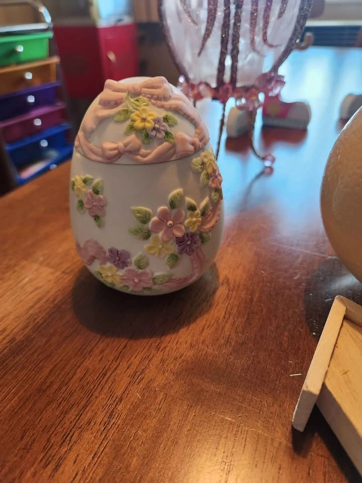 Various Spring/Easter Decorations including Lefton China Egg - photo 2