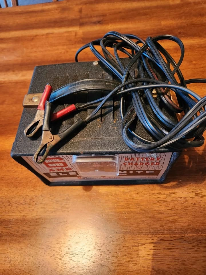 Vintage Electromite 6 Amp Battery Charger by Schumacher - photo 2