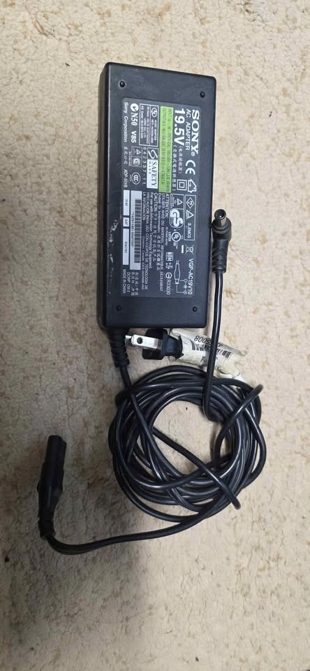 Sony AC Adapter VGP-AC19V10 - photo 2