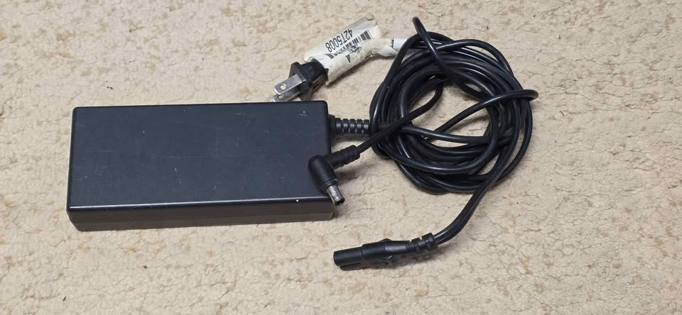 Sony AC Adapter VGP-AC19V10 - photo 4