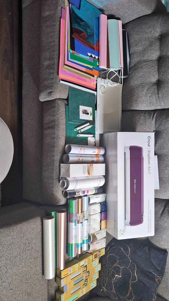Cricut Explore Air 2 Crafting Bundle