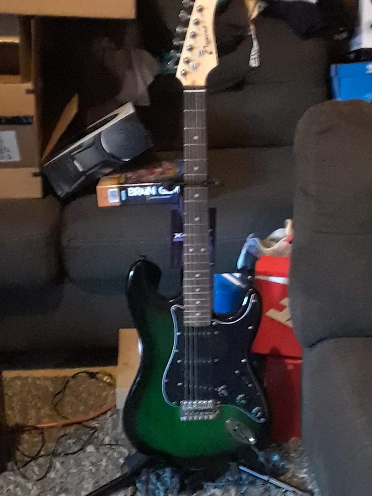Crescent Electric Guitar + Vizcaya Mini Amp + Stand + Accessorie - photo 2