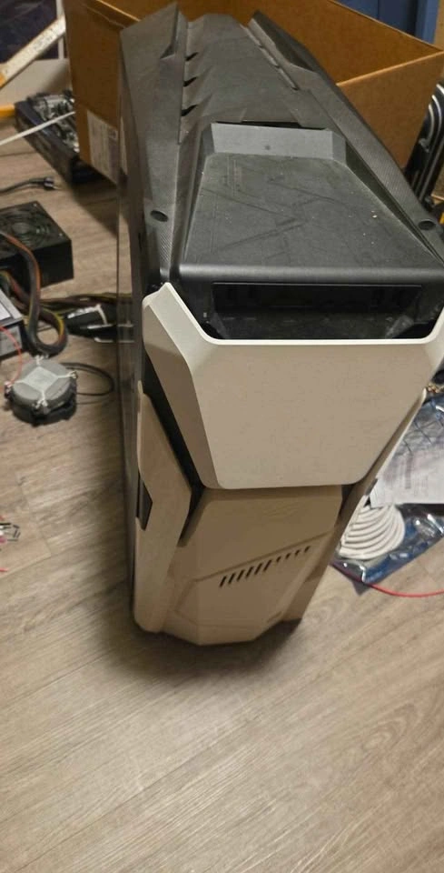 Asus ROG Strix PC Case - photo 2