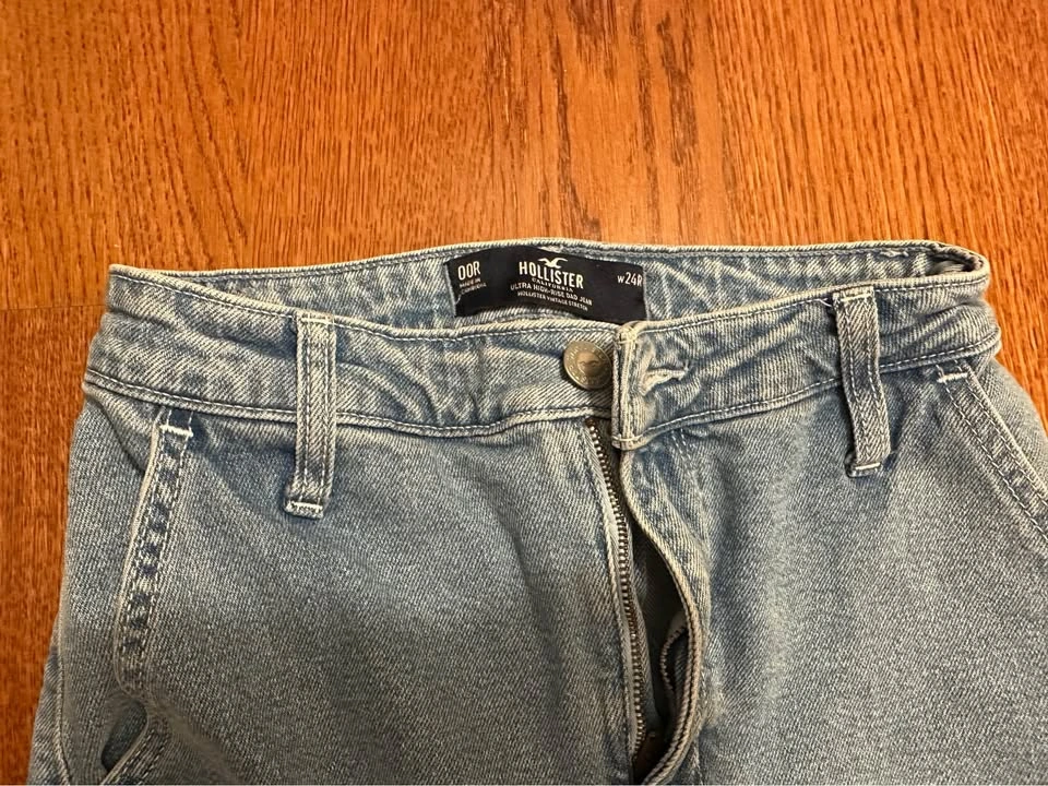 Hollister Ultra High Rise Dad Jeans Butterfly Pattern (00/24 Sho - photo 2