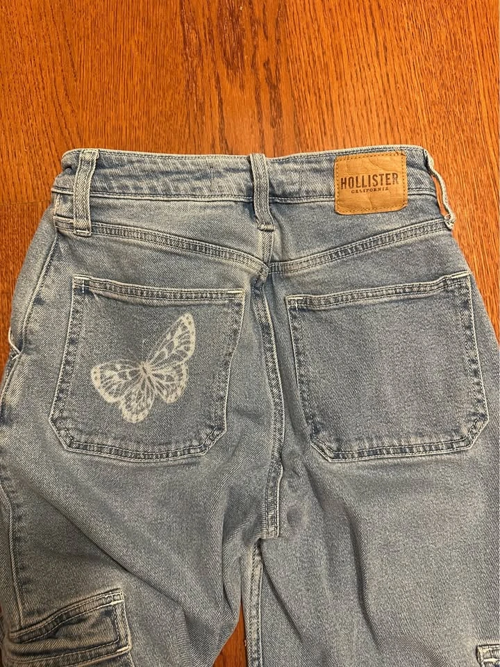 Hollister Ultra High Rise Dad Jeans Butterfly Pattern (00/24 Sho - photo 3