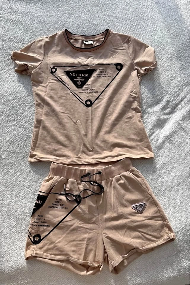 T-shirt + shorts size S