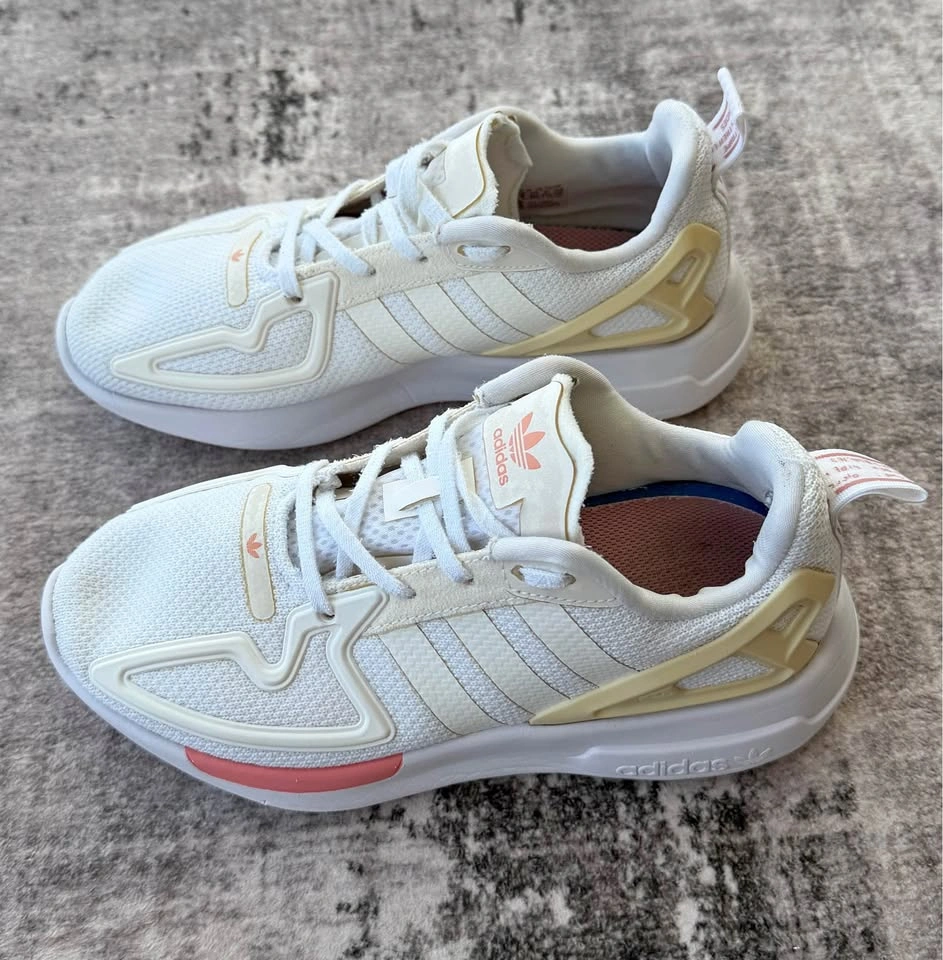 Sneakers ADIDAS size 5.5