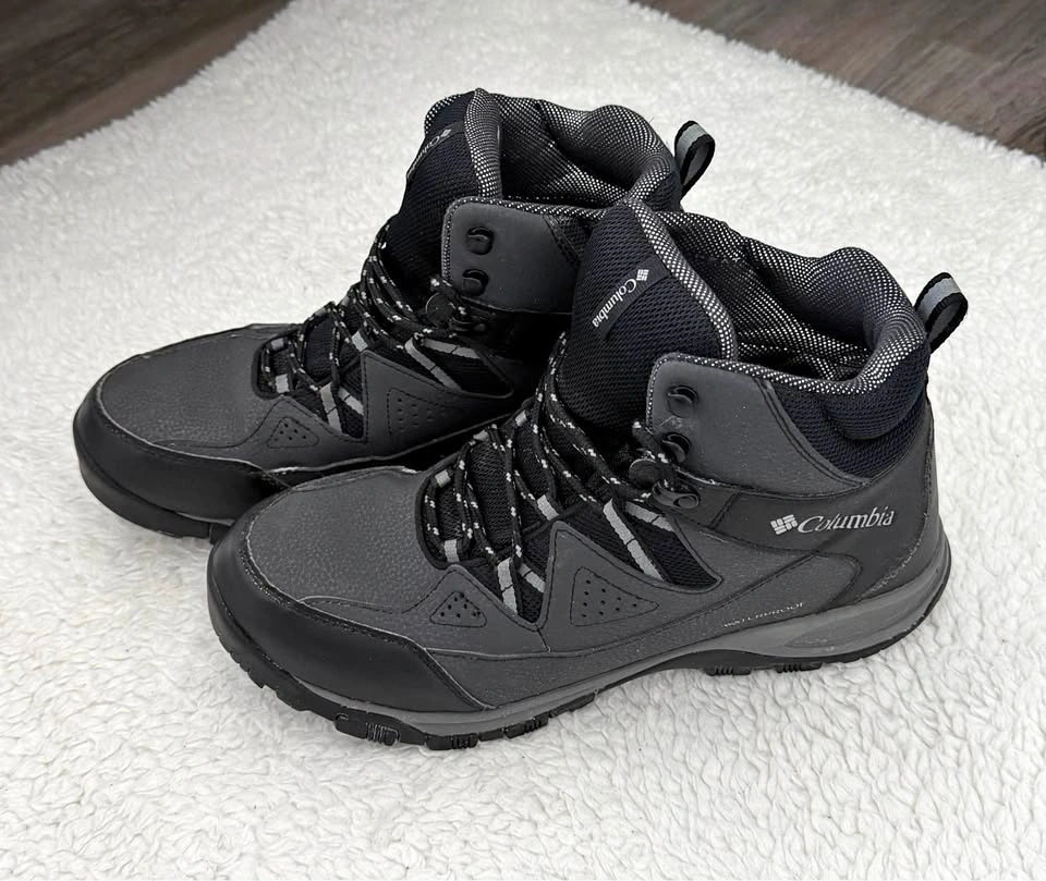 Boots waterproof size 11.5