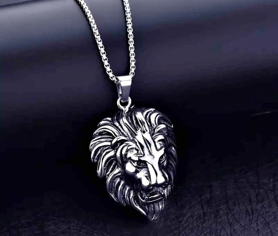 Stylish and Elegant Men's Lion Necklace
