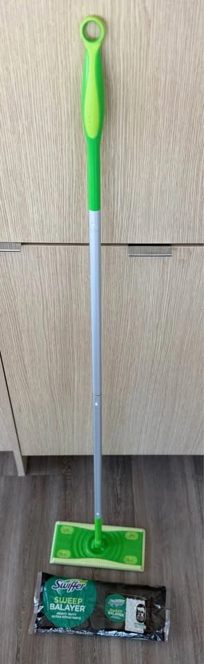 Swiffer mop + 2 traps - photo 2