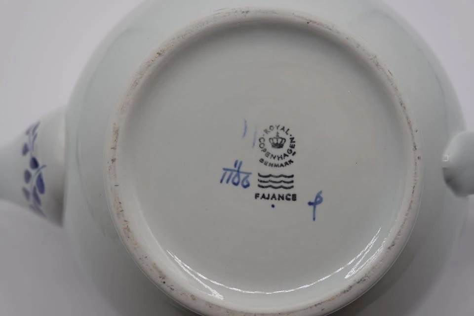 Royal Copenhagen China Trio - Teapot, Pitcher, Vase - photo 2