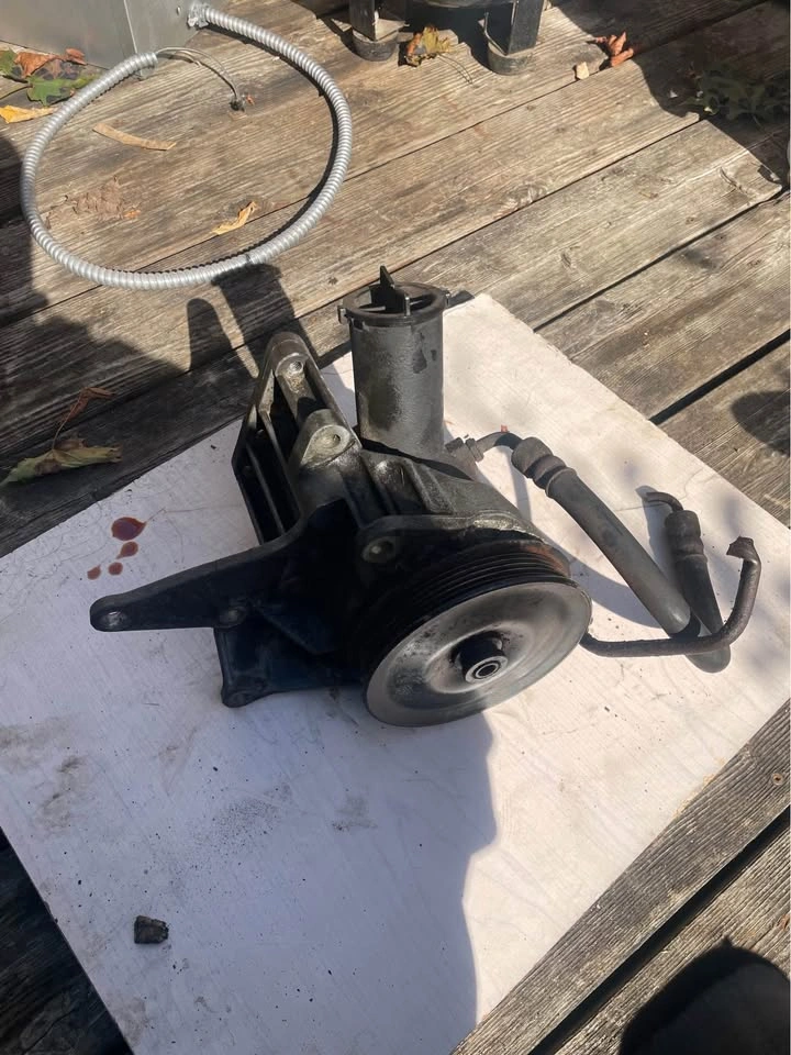 Ford Power Steering Pump - photo 3