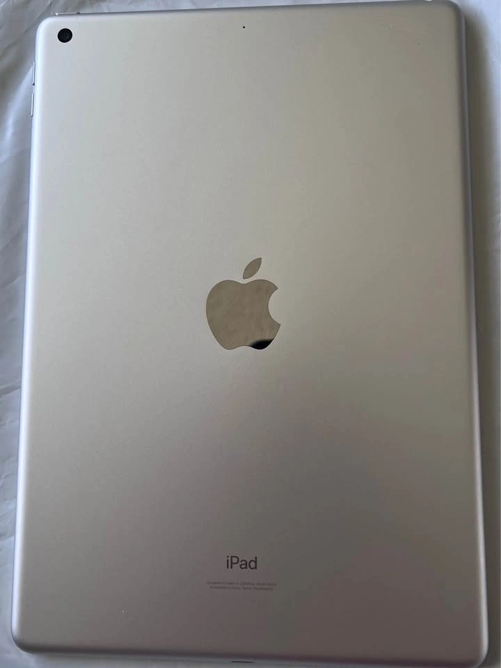 iPad 9th Gen 256GB w/ Logitech Combo Touch Keyboard - photo 3
