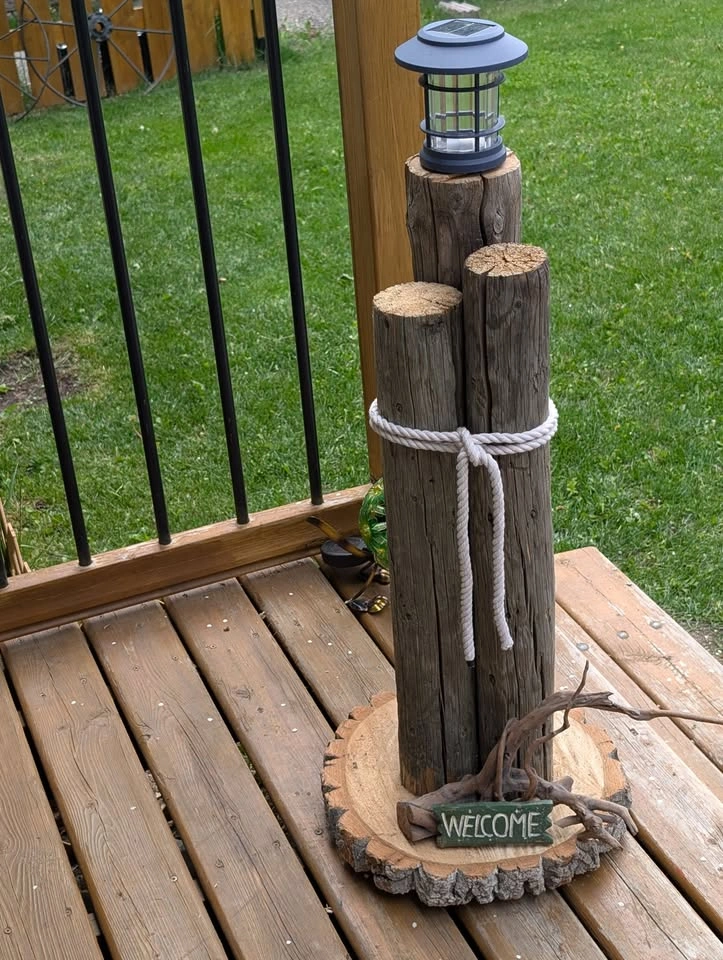 Handcrafted 3-Post Solar Welcome Piece - photo 2
