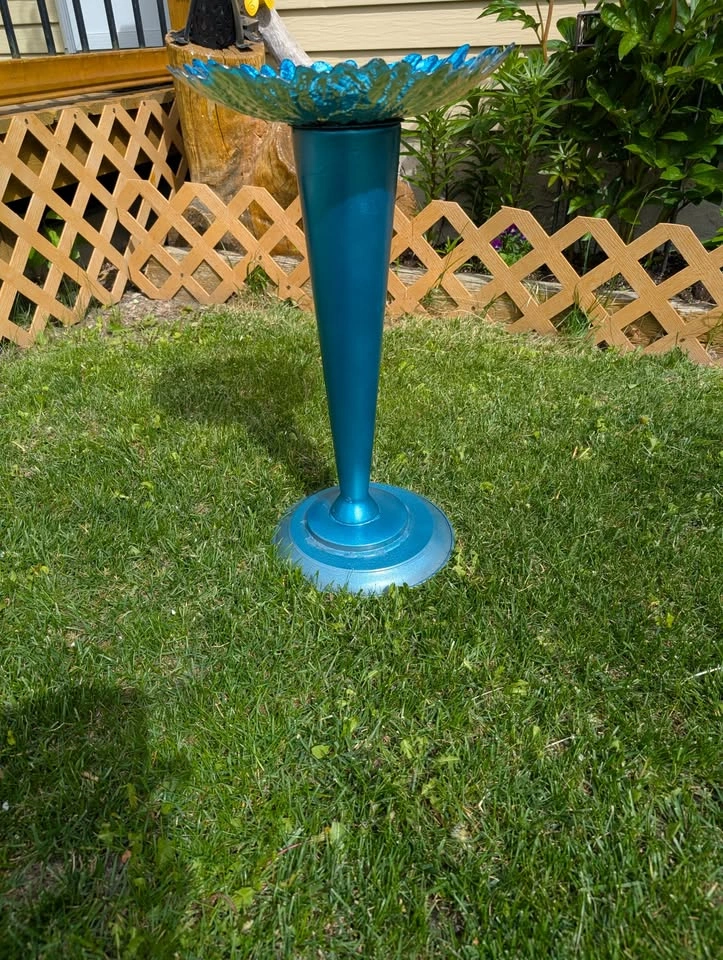 22" Handcrafted Upcycled Birdbath - photo 5