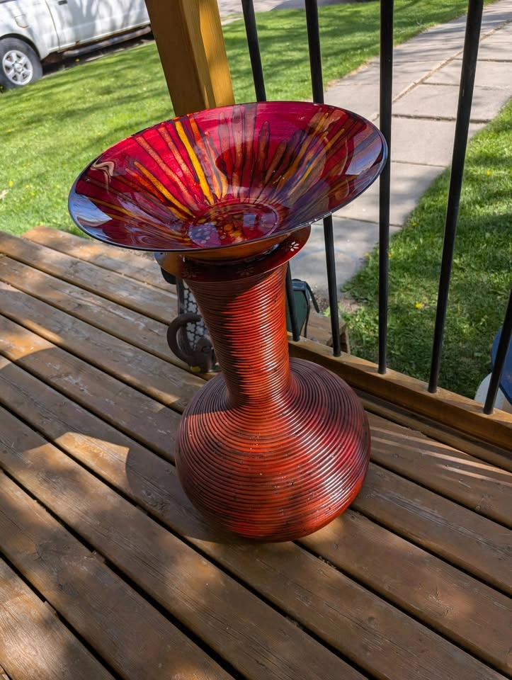 Striking Sunburst Glass Birdbath — 28" x 15" — One-of-One! - photo 4