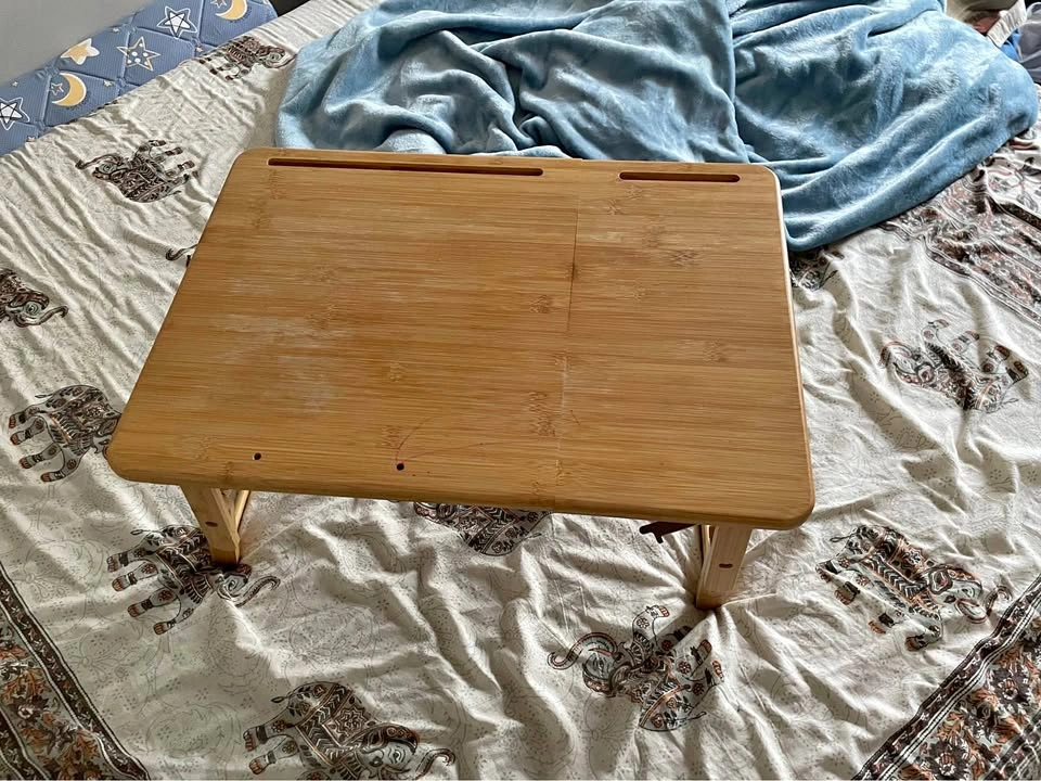 Foldable lap desk for bed