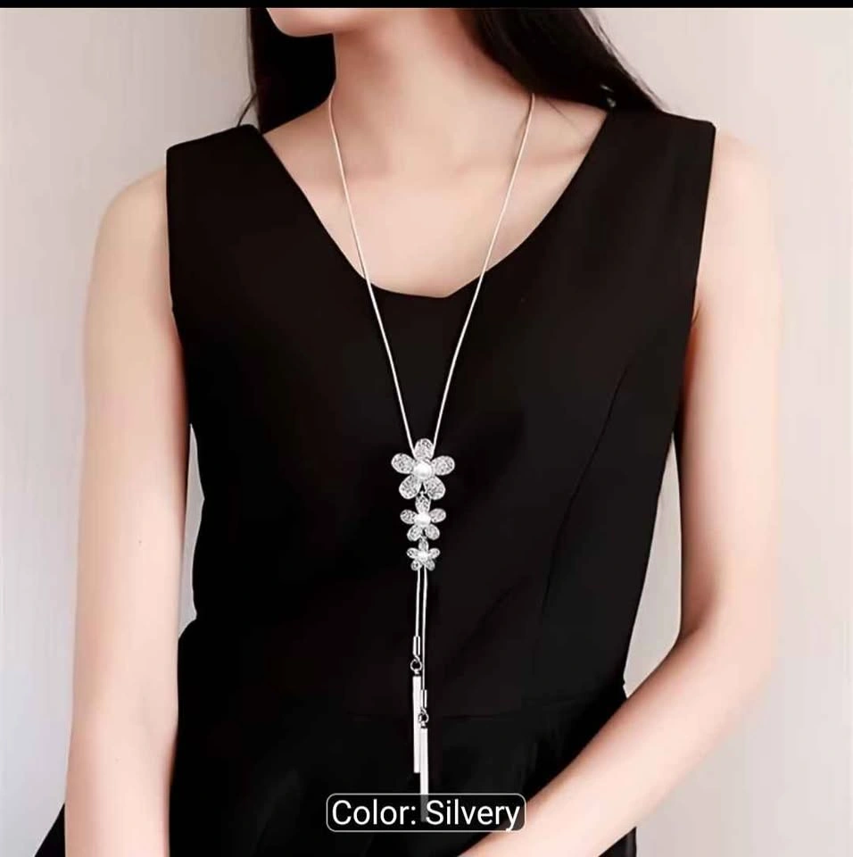 Fashionable Temperament Creative New Three-Flower Chain Long Nec - photo 2