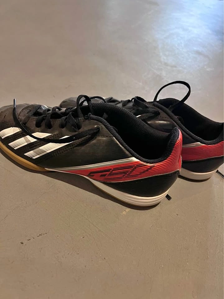 Indoor Soccer Shoes - Youth Size 5