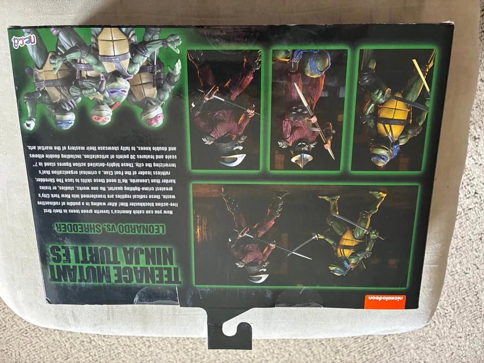 NECA TMNT Rooftop Battle Shredder vs Leo Figures - photo 2