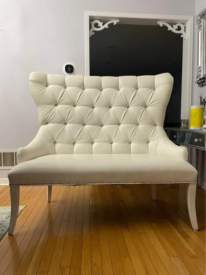 White Faux Leather High Back Tufted Settee - photo 3