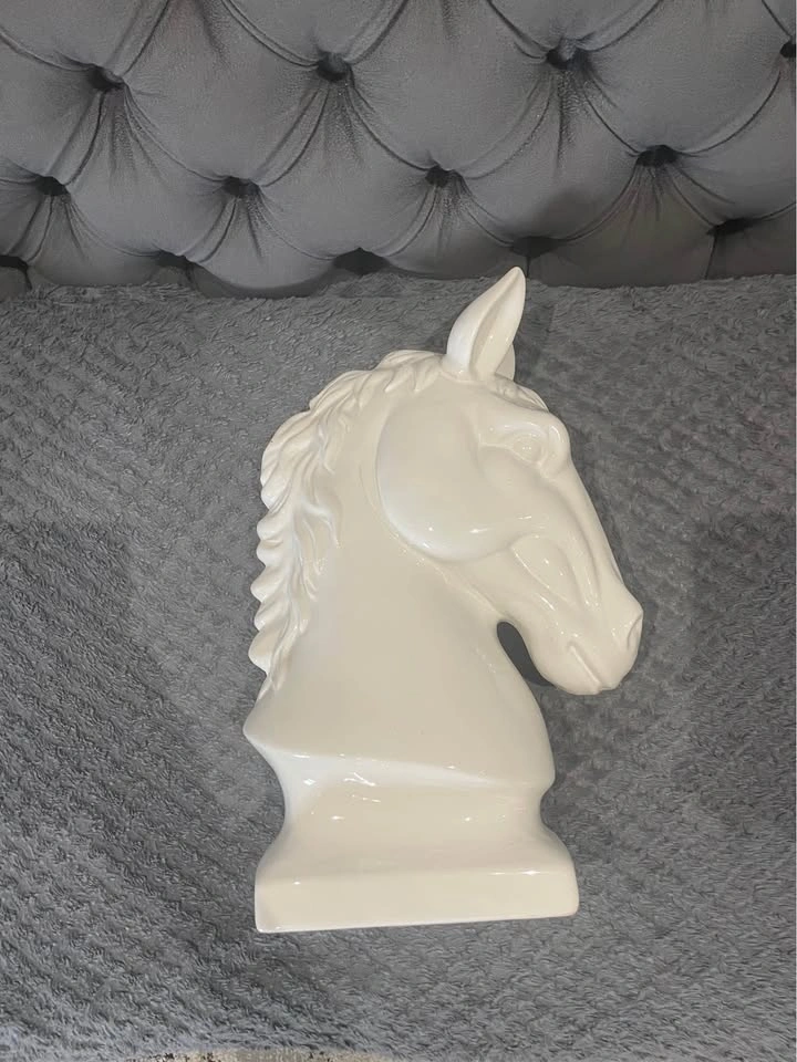 Apropos Home Collection White Ceramic Horse Head Statue - photo 2