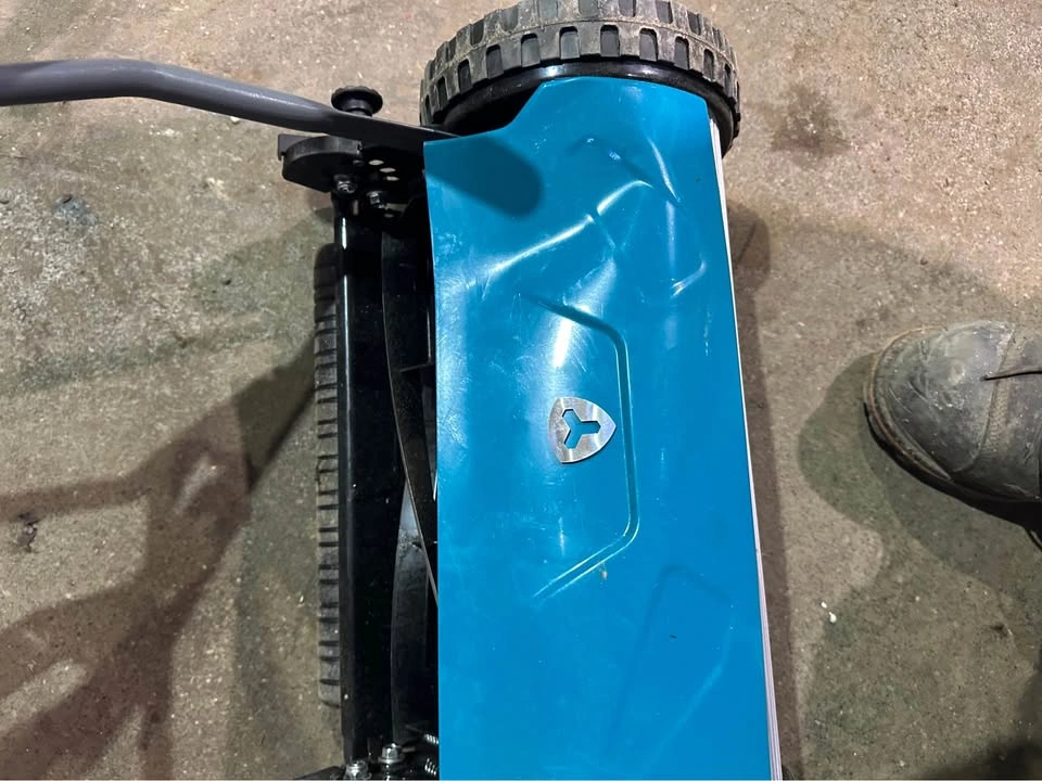 Yardworks Push Mower and Electric Weed Trimmer - photo 3