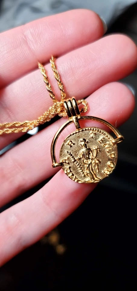 Missoma × Lucy Williams Roman Arc Coin Necklace - photo 4