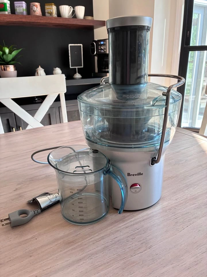 Breville Juice Fountain Compact - Barely Used - photo 4