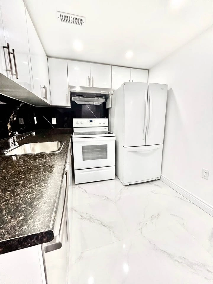 2 Beds 1 Bath Apartment for Rent - photo 5