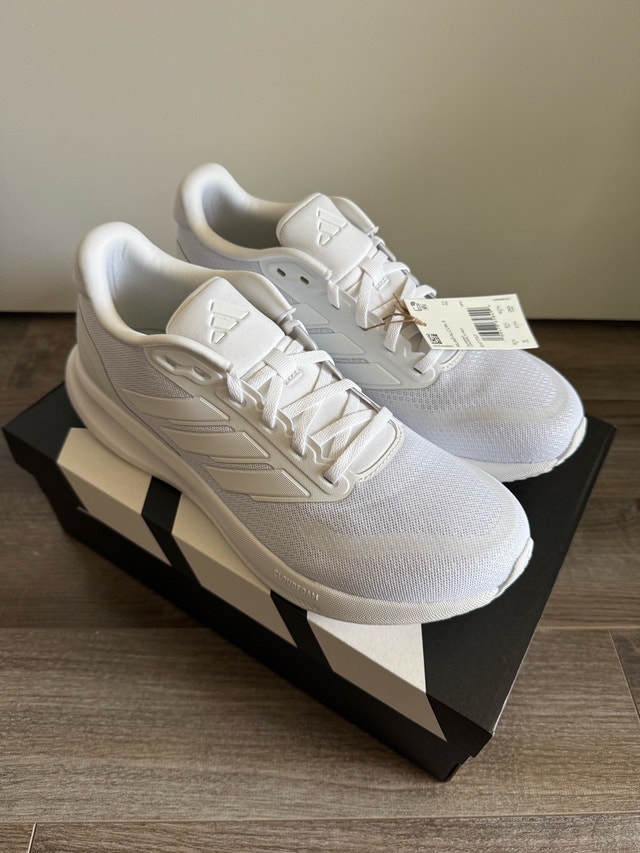 adidas men’s running shoes brand new size 9 triple white