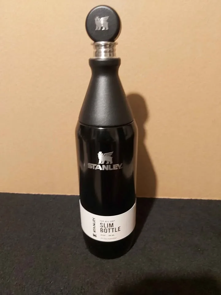 Stanley - The All Day Slim Bottle 20oz - New Black image indicator(8)