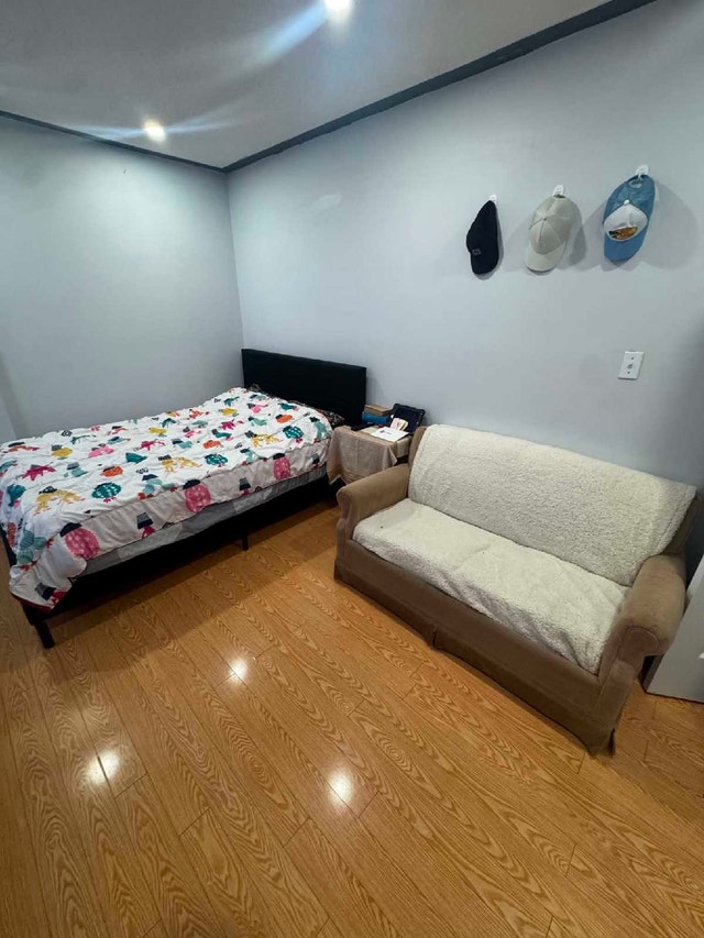 Room for rent in Bovaird and Mclaughing