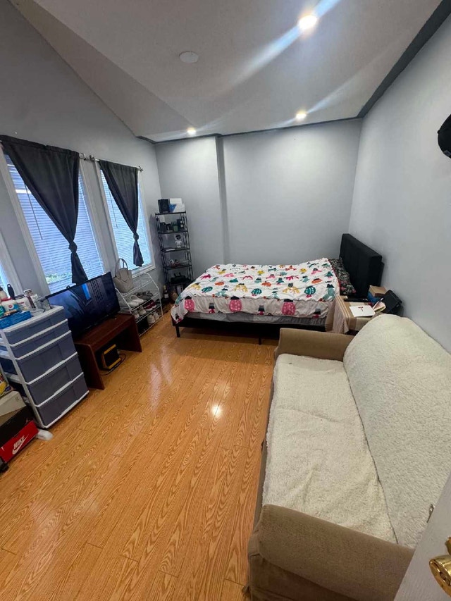 Room for rent in Bovaird and Mclaughing - photo 3