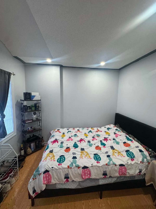 Room for rent in Bovaird and Mclaughing - photo 4