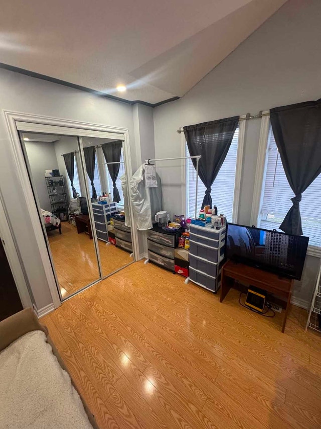 Room for rent in Bovaird and Mclaughing - photo 5