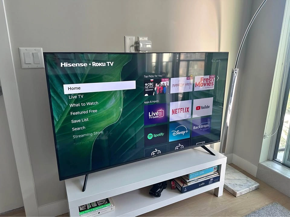58 inch Hisense Roku Smart TV
