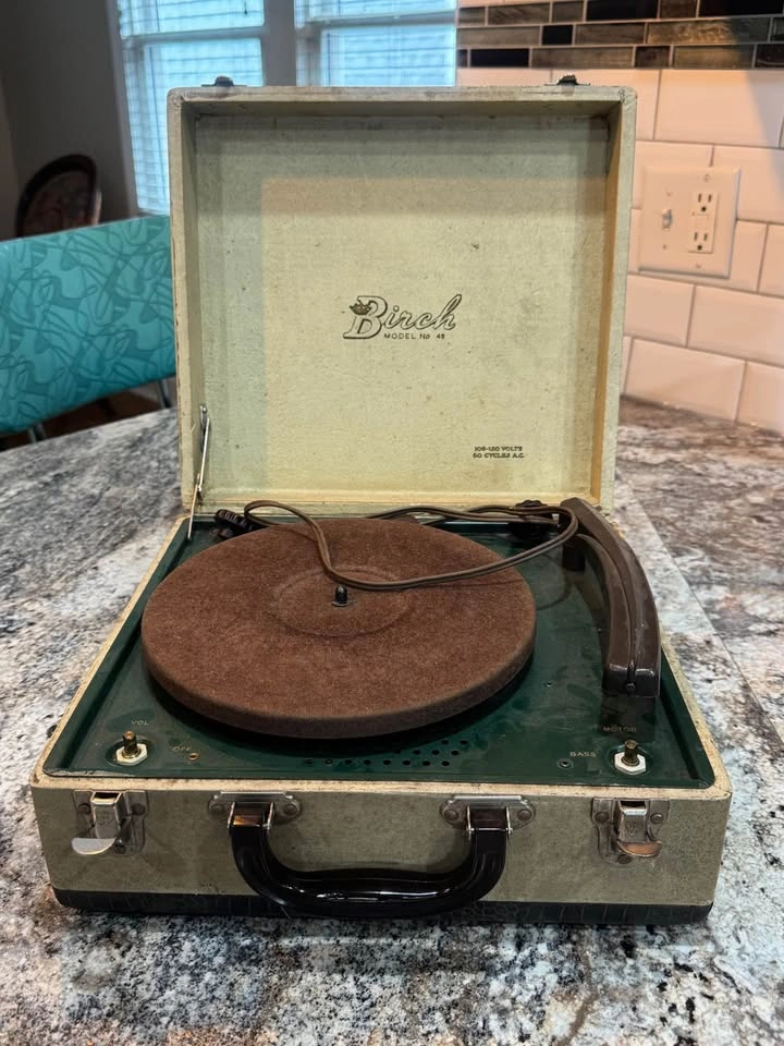 Vintage Record Player - photo 3