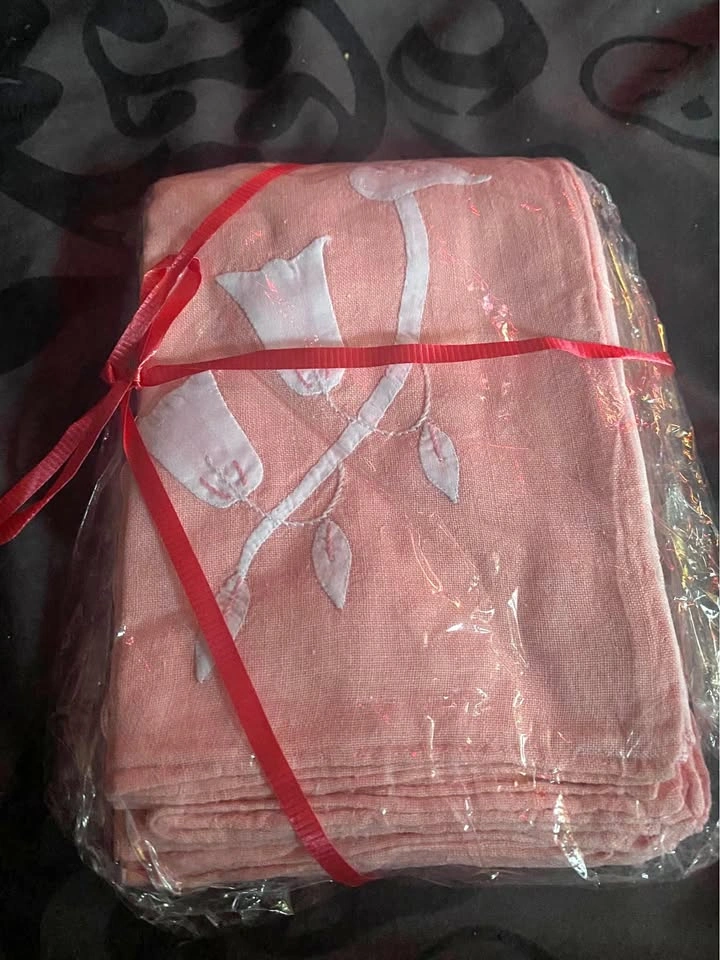 Set of pink napkins