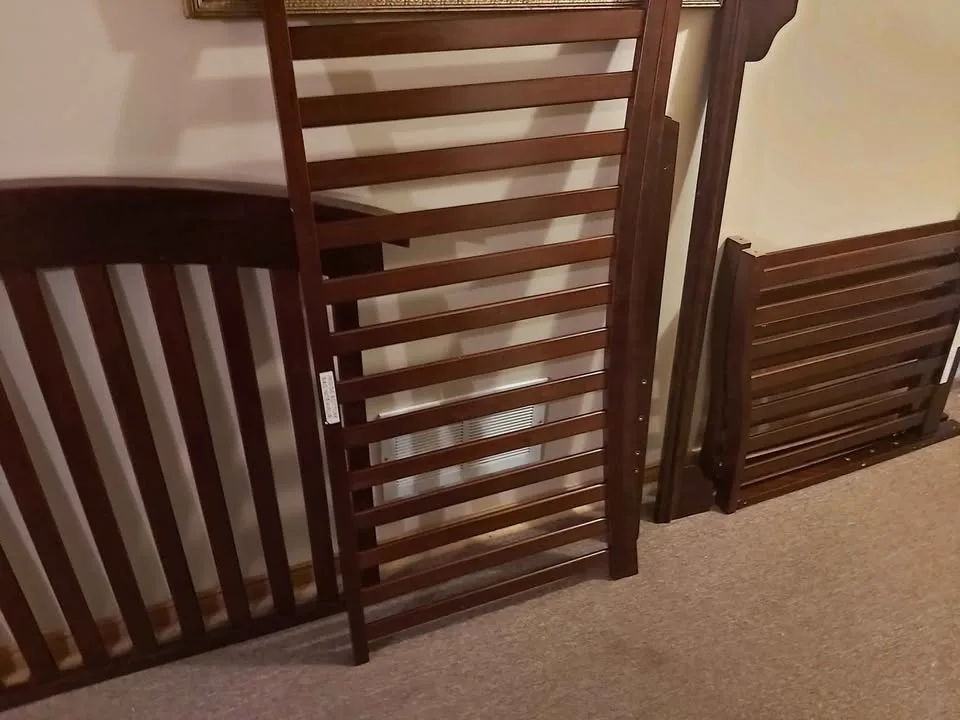 Delta 4-in-1 Sonoma Crib, Rails & Mattress - Great Cond! image indicator(4)