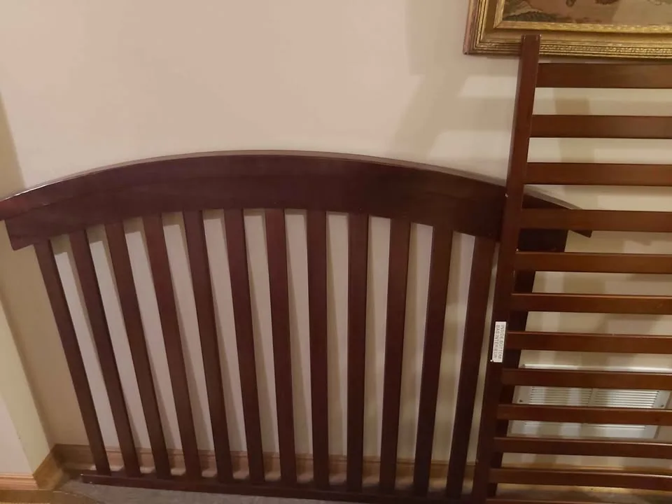 Delta 4-in-1 Sonoma Crib, Rails & Mattress - Great Cond! image indicator(7)